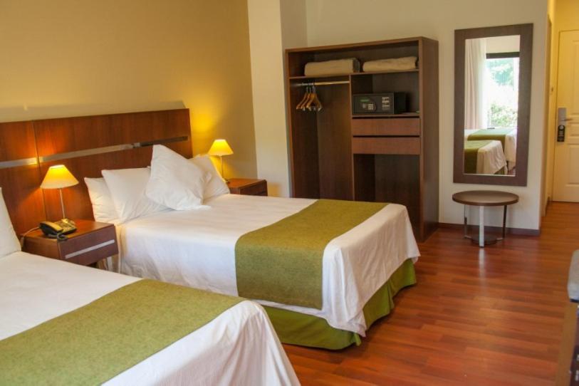 De Campo Colon And 4*